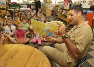 kindergarteners learn spelling words through reading